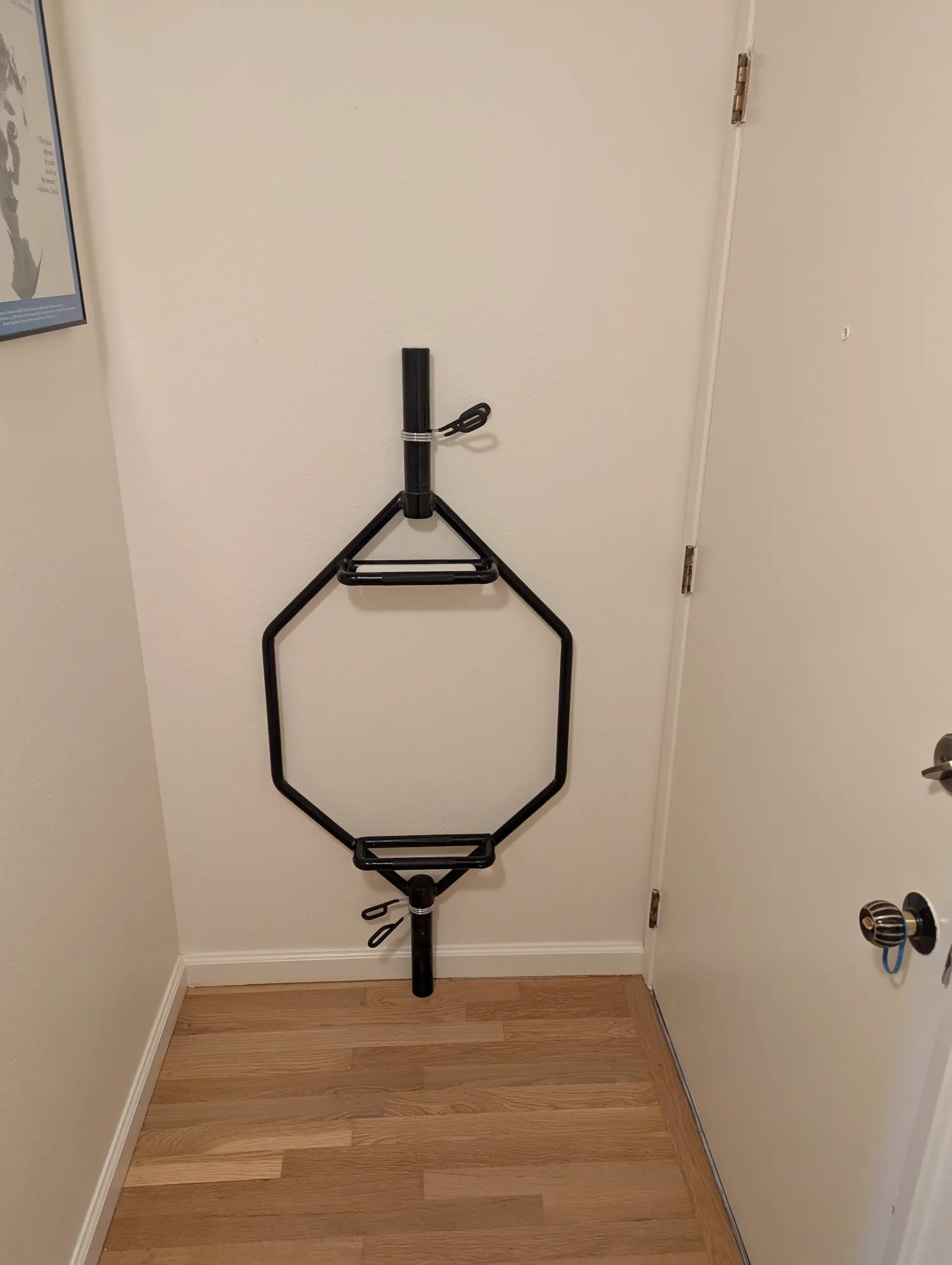 Hexbar Bracket: Maximizing Home Gym Storage Space